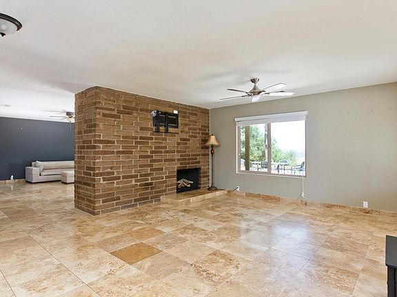 5th image of 27062 Banbury Dr