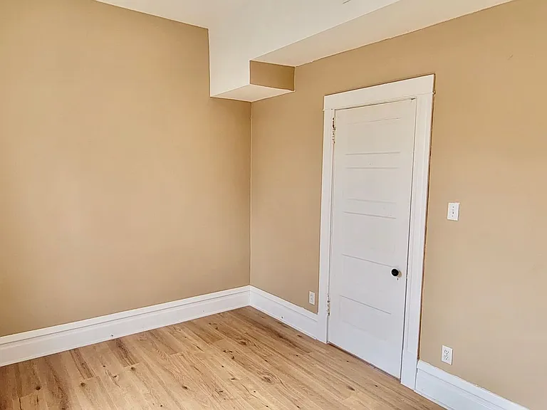 2155 N Kilbourn Ave — Photo 12