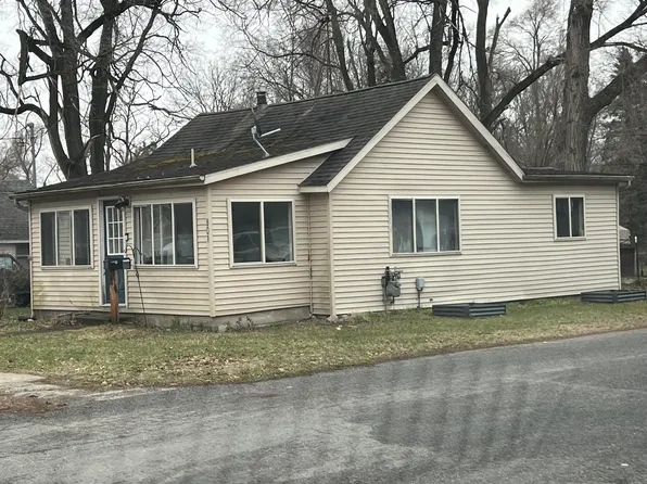 801 E Coffren St, Greenville, MI 48838