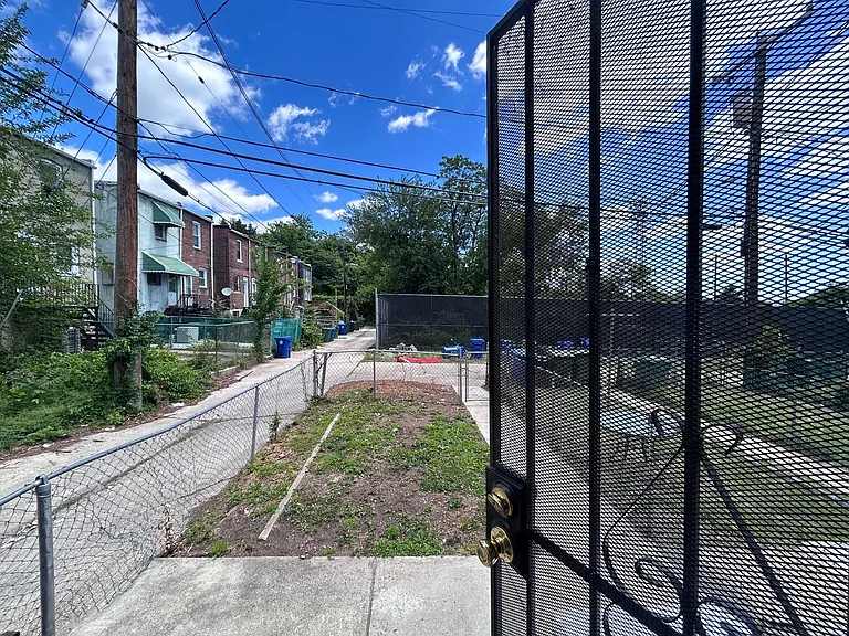 1053 N Kenwood Ave — Photo 13