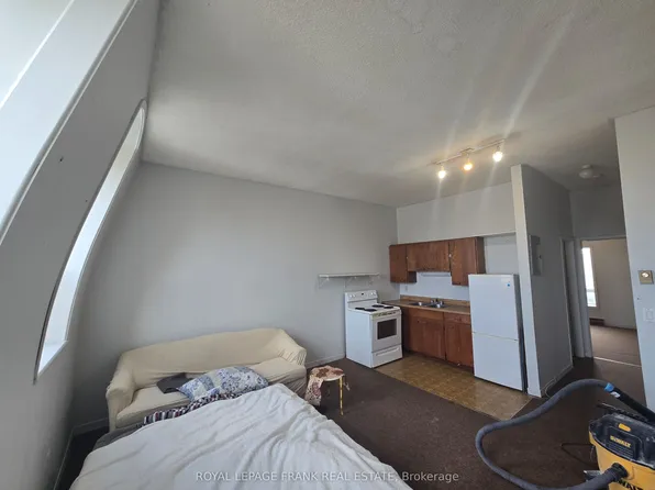 15 King St E APT 5, Clarington, ON L1C 1N1