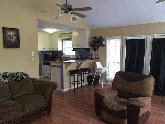 5th image of 104 Tamarisk St