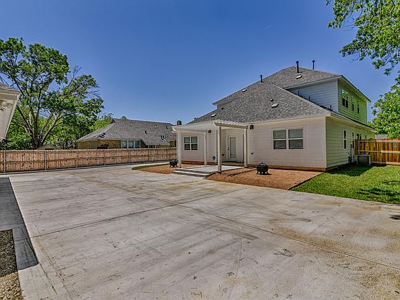 5th image of 513 S Mesquite St