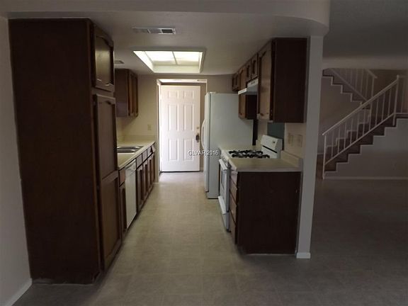 4th image of 544 Grimsby Ave #0
