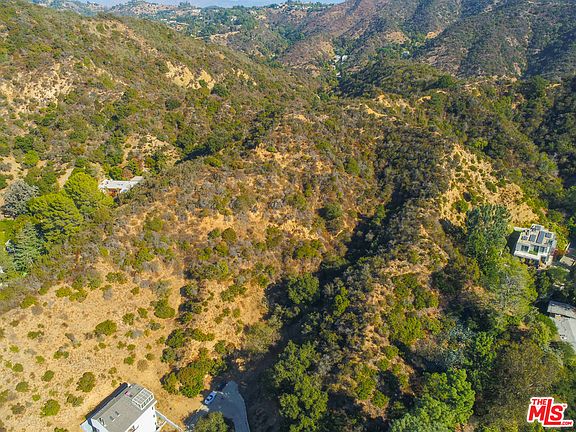 3rd image of 10222 W Oletha Ln
