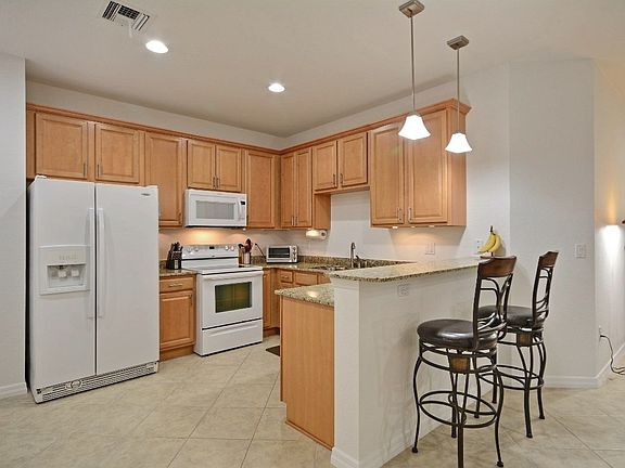 2nd image of 6385 Oxford Cir