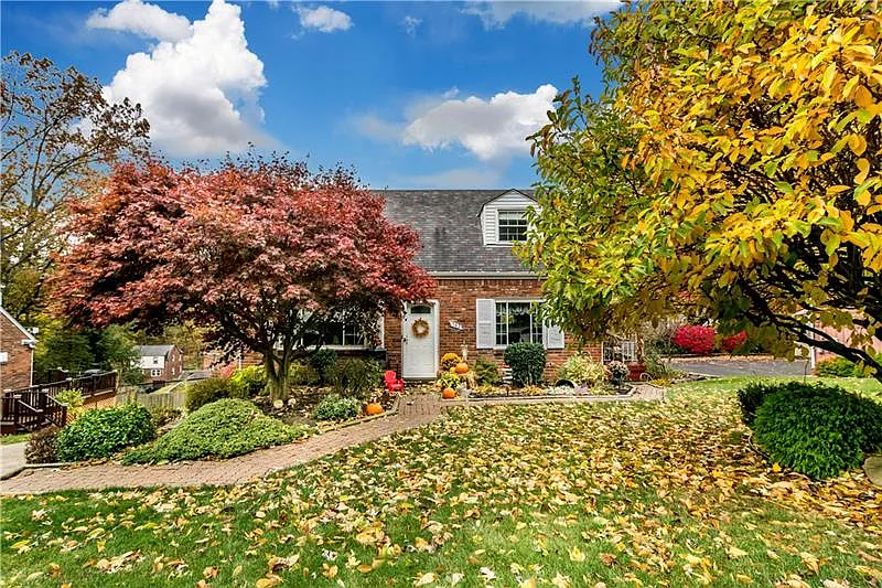 182 Lynn Dr photo 1