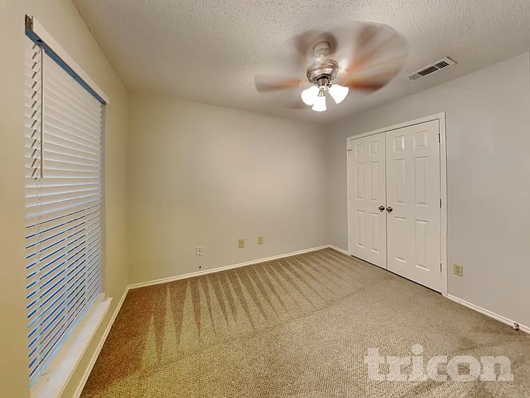 2851 Linden Ln — Photo 15