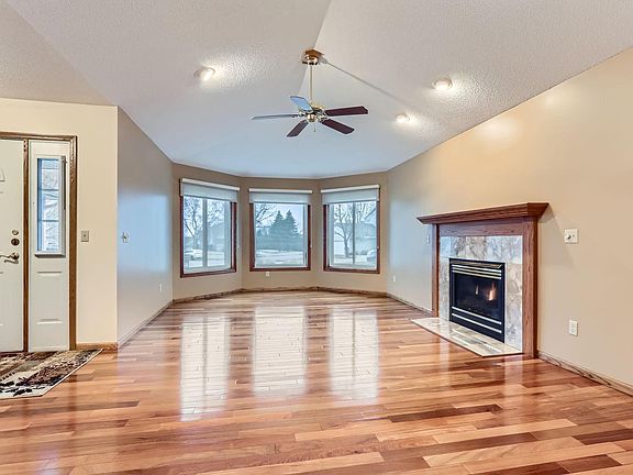 5th image of 4984 Hillvale Ave N