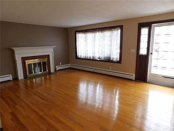 4th image of 166 Greenslitt Ave