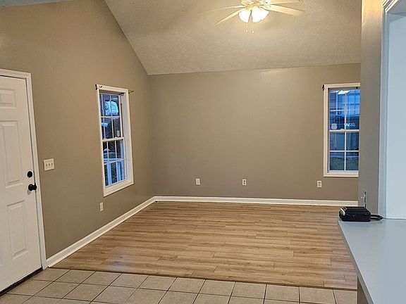 3rd image of 807 Pine Hill Ct