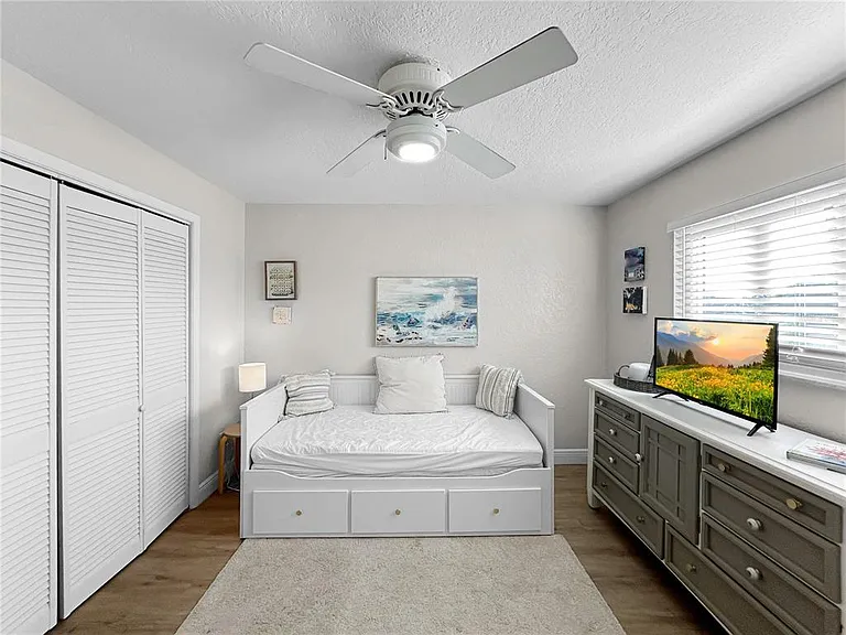 2505 Bay Blvd #1 — Photo 24