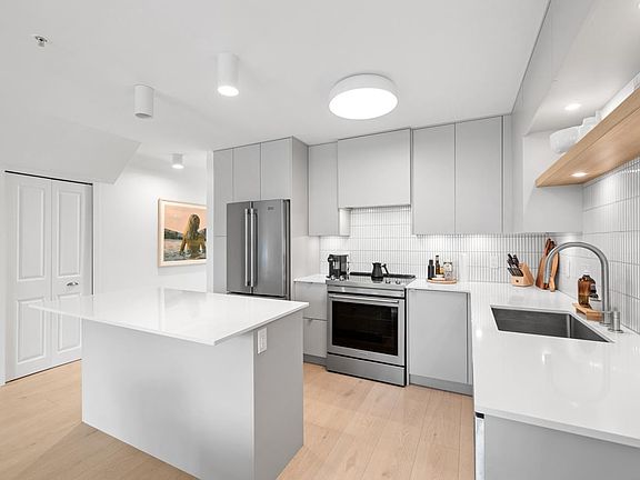 3rd image of 624 Shaw Rd #14
