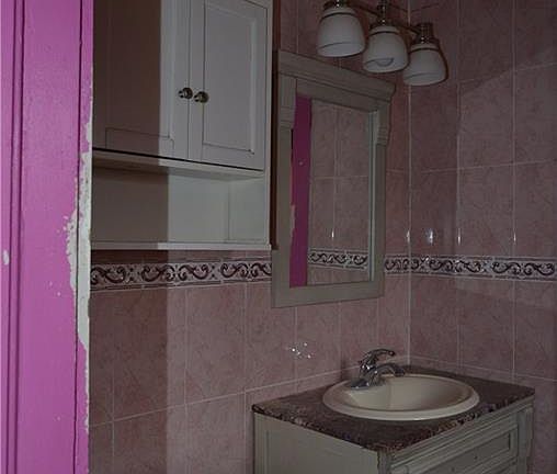 5th image of 2921 Aurora Ave
