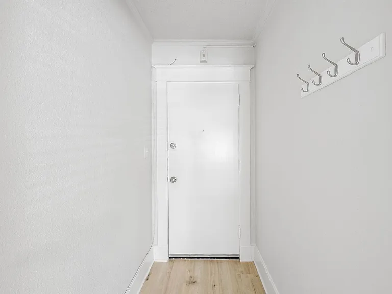 Milano Apartments — Photo 4