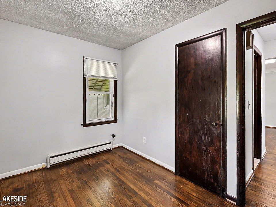 245 N Broadway St, photo 11