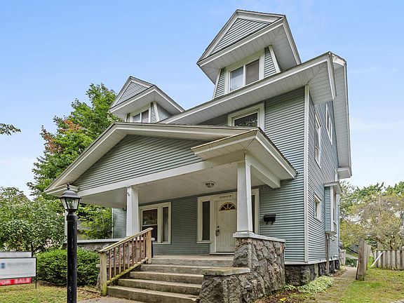 2nd image of 1013 Tamarack Ave NW