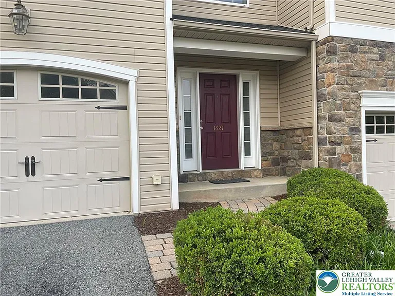 1621 Finches Garden Rd — Photo 2