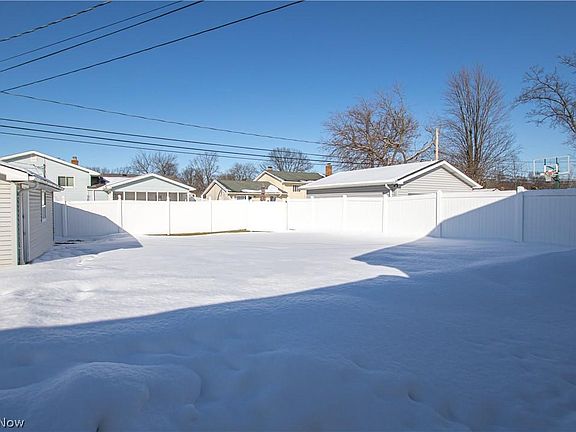 4th image of 25022 Deerfield Dr