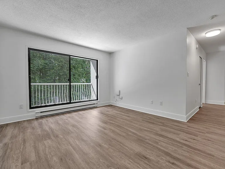 4026 Quadra St — Photo 10