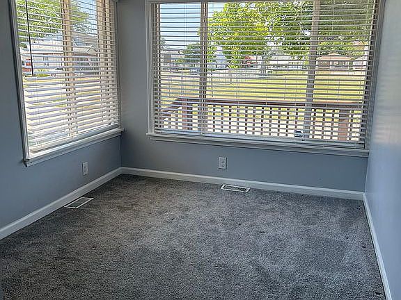 1st Bedroom [Front]