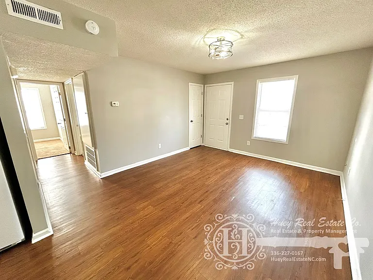 620 E Davis St #A — Photo 7