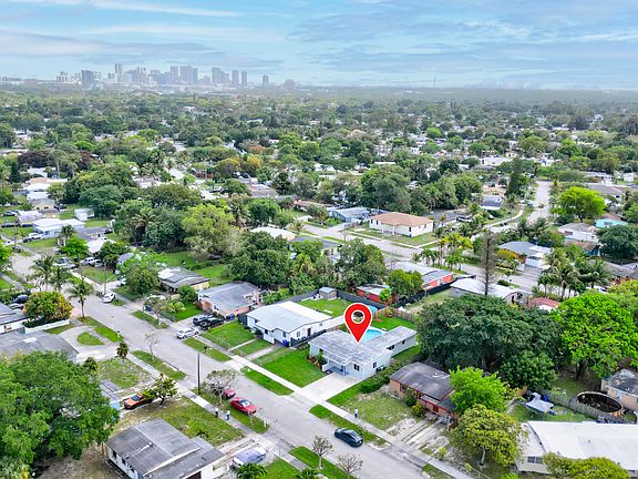 4th image of 1760 NW 18th Street NW