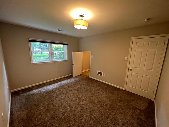 3rd image of 8 Torrance Ct