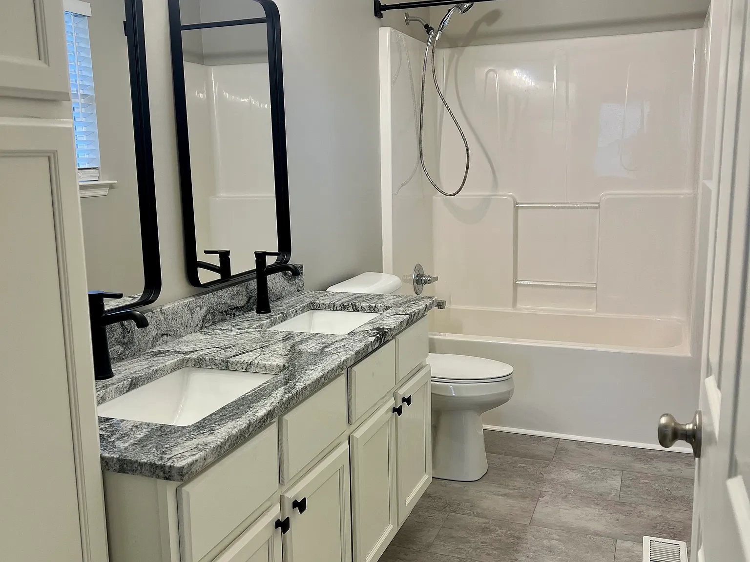 2 bed, 1200 sqft, $2,500 — Photo 3