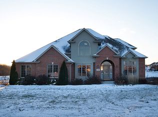 1991 Wedgewood Dr, Dubuque, IA 52002