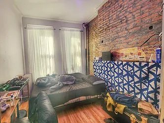 Rented by RELEASE NY