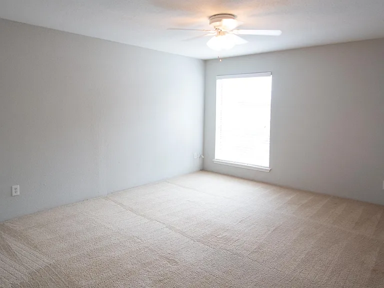 The Claridge Apartments — Photo 8