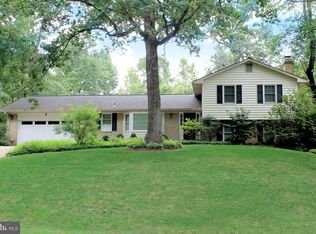 2710 Clarkes Landing Dr, Oakton, VA 22124