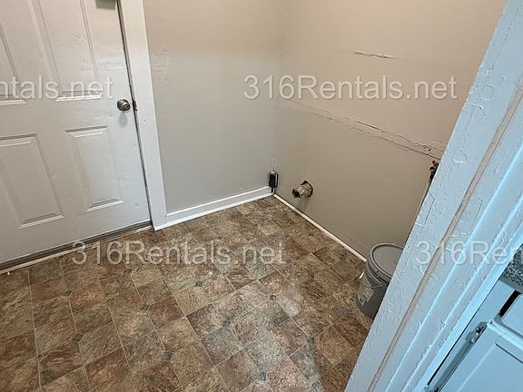 5th image of 257 N Poplar Ave