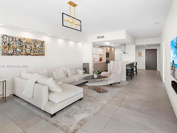 3rd image of 17111 Biscayne Blvd Unit 606
