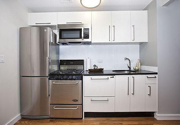 3rd image of 40 Gold St APT 8