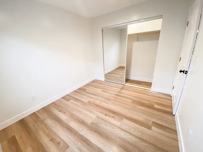 619 W 37th St #A — Photo 2