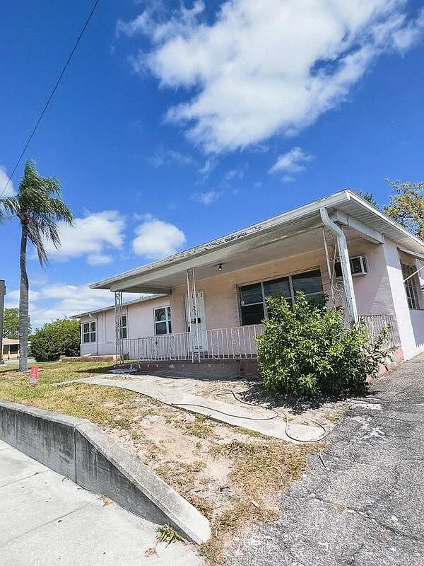 1 bed, 1.0 bath, 700 sqft, $1,295 — Photo 2