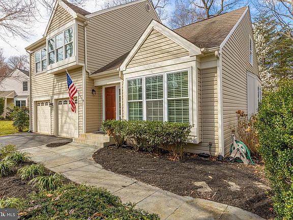 Safely walk the the interior via the 3D tour.