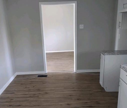 5th image of 227 Oxford Dr