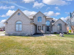 56175 Saint Andrews Dr, Macomb, MI