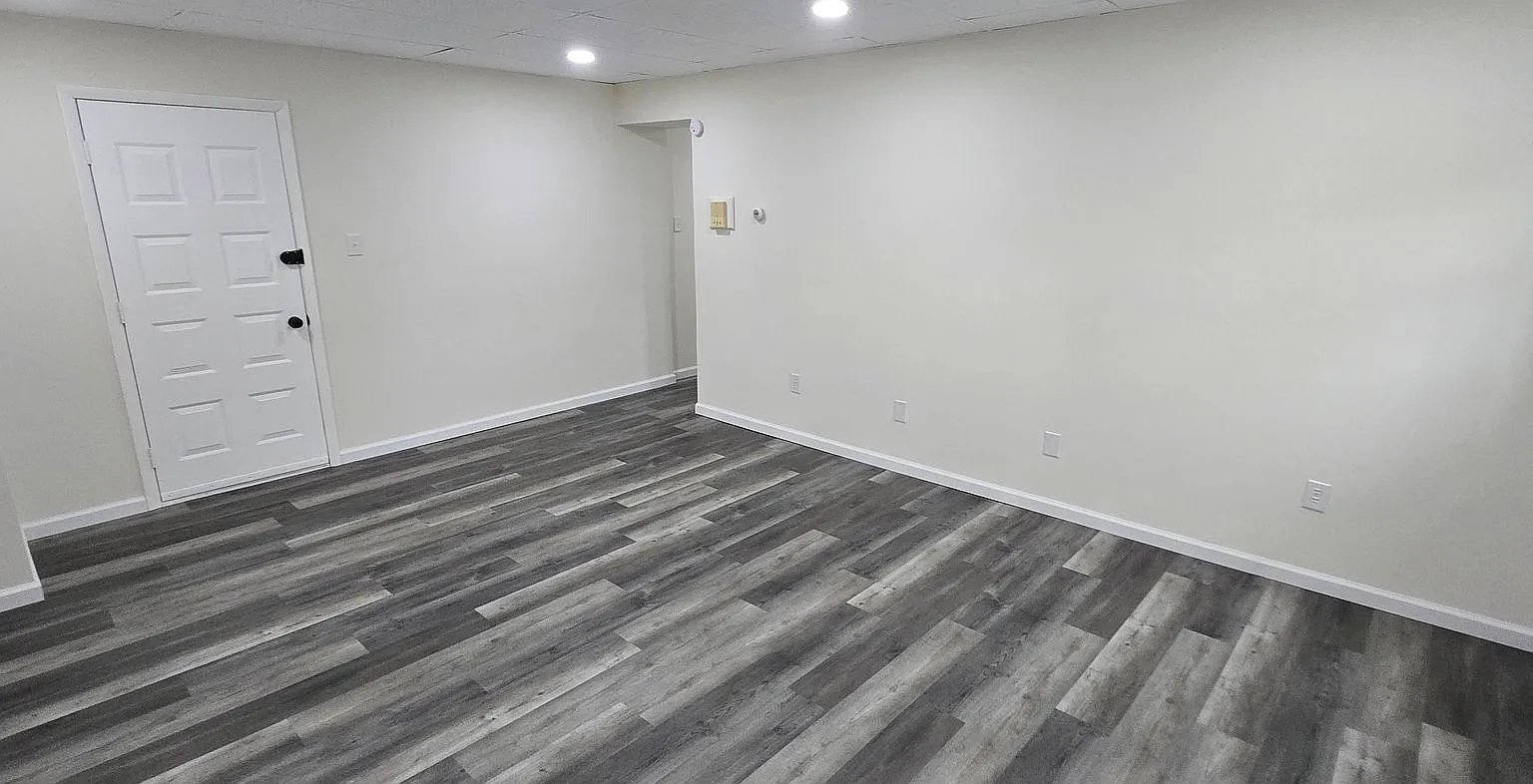 300 W Frack — Photo 4