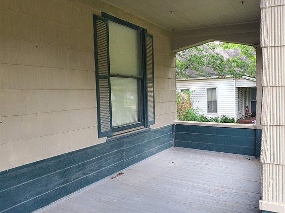 3rd image of 1101 Avenue F
