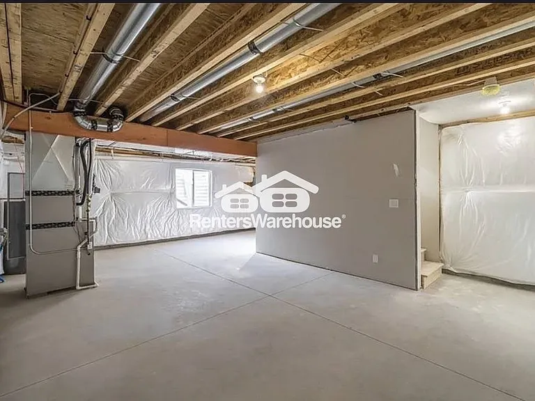 104 E Sycamore St — Photo 22