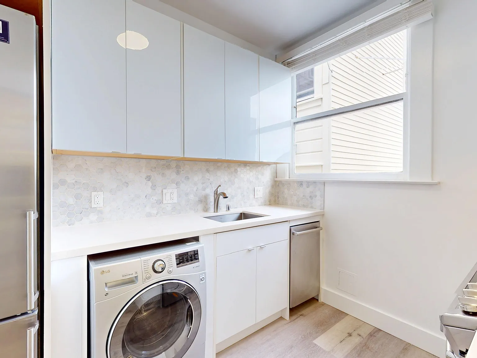 Top Floor Studio - 1055 Mason Street #16 - Laundry In Unit - Remodeled Kitchen — Photo 3