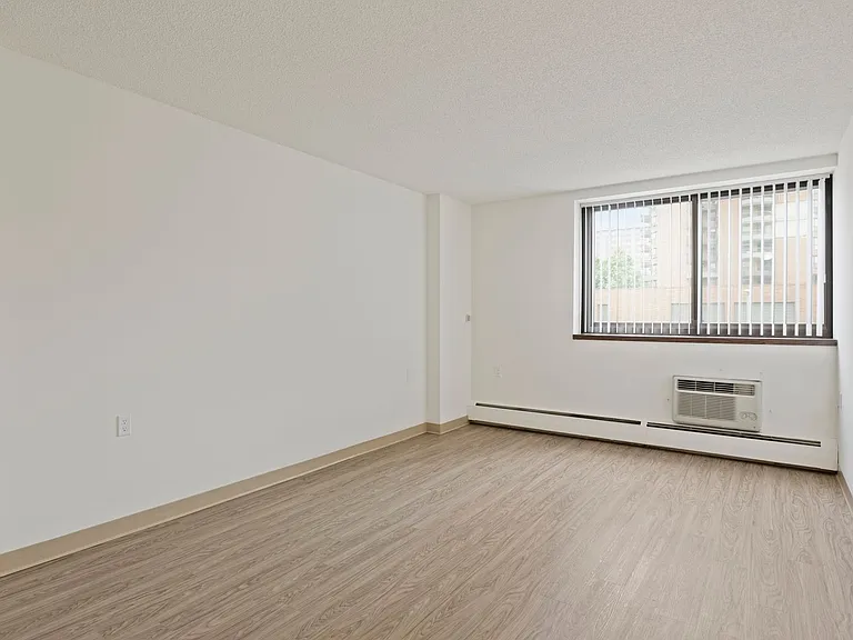 Rivergate Apartments — Photo 83