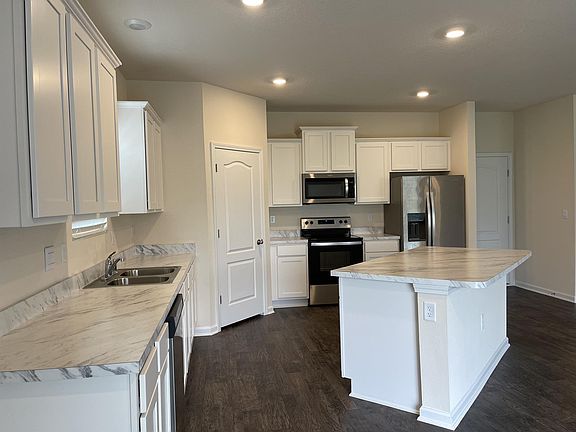 3rd image of 2555 Oak St