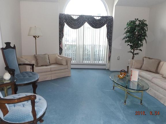 2nd image of 15 Newbury Ct