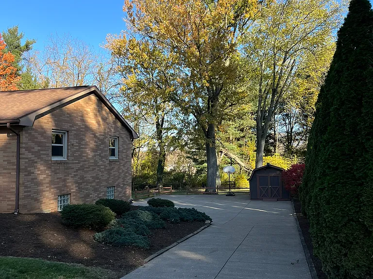 Valley View Dr — Photo 12