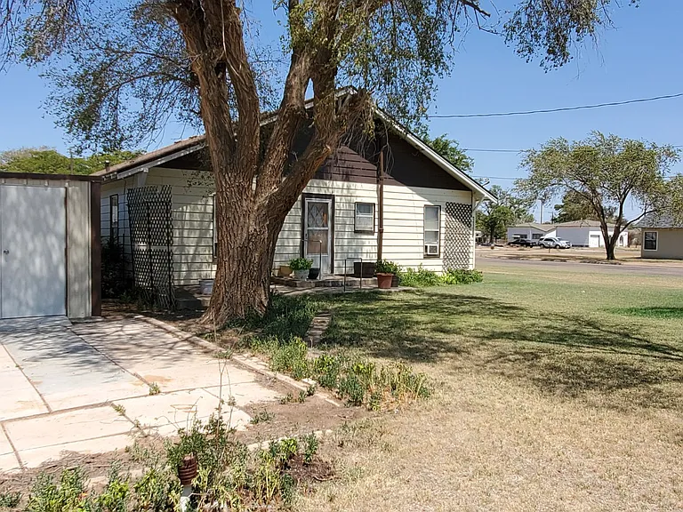 203 W Crockett St — Photo 4